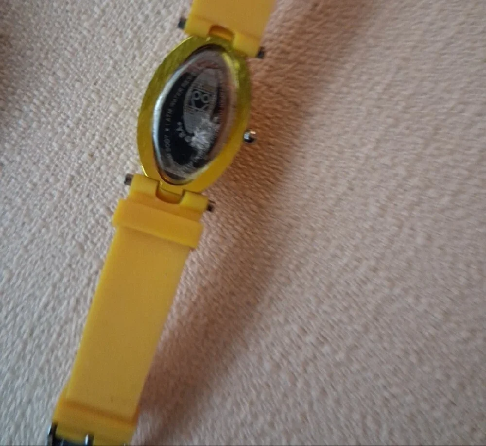 Retro A00 Women's Oval Fashion Quartz Watch - Yellow